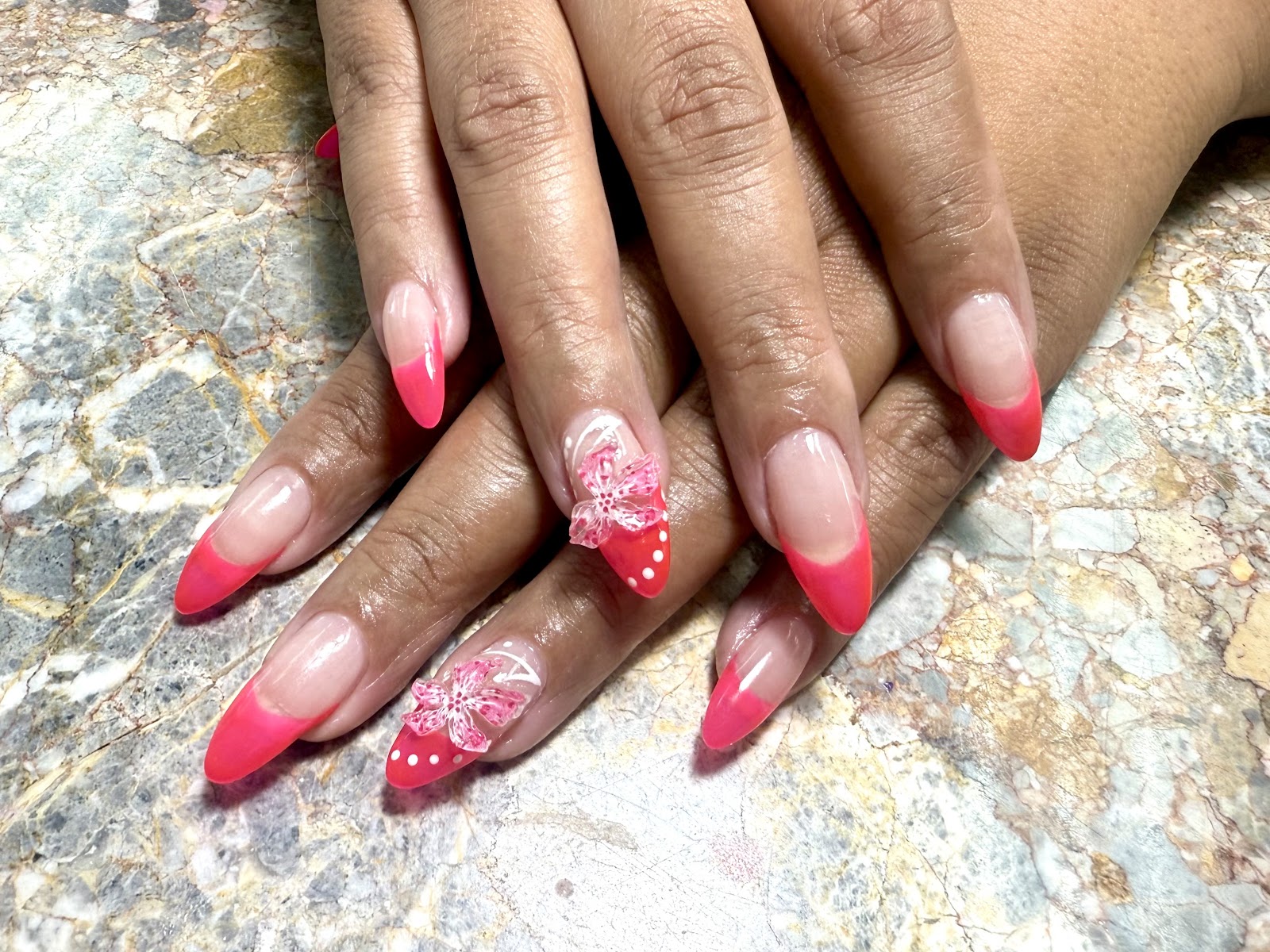 Nail Luv logo